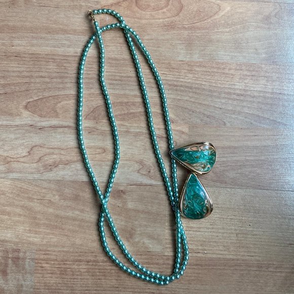 Green Necklace + Vintage Earrings Set - Picture 3 of 11